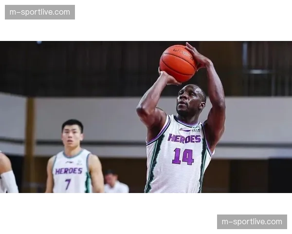 “官方：浙江广厦与外援卡梅隆-奥利弗完成续约至赛季结束”